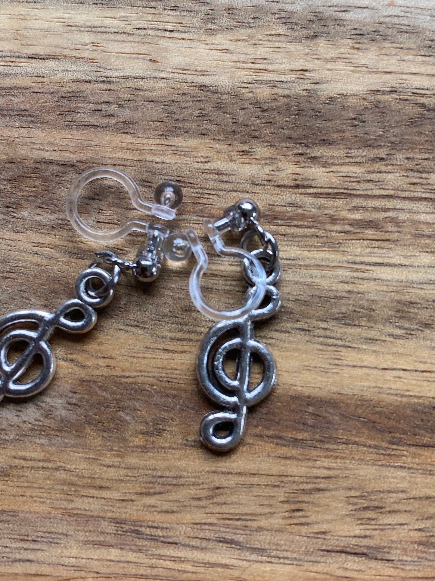 Dangling treble clef invisible clip on earrings, earrings on plastic closures