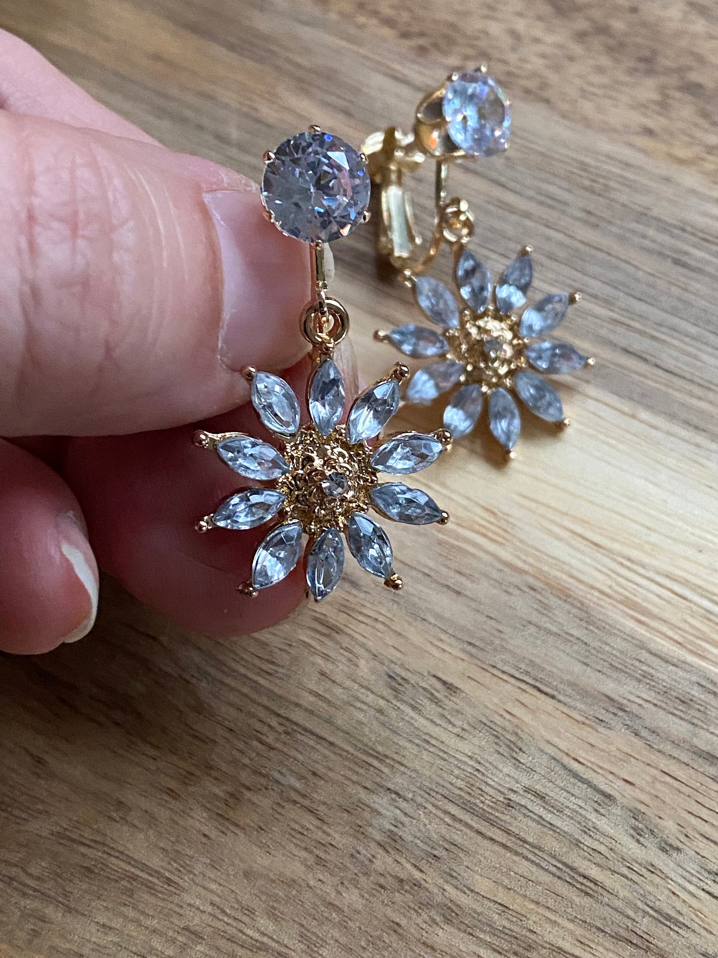 Dangling rhinestone daisy screwback earrings (no piercing | clip on)