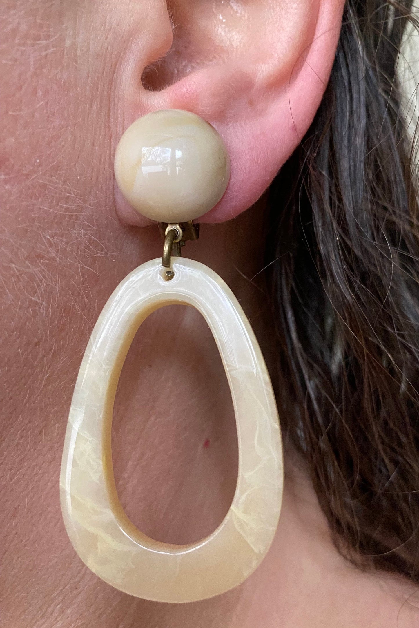 Dangling white neutral hoop clip on earrings, marbled cream hoops