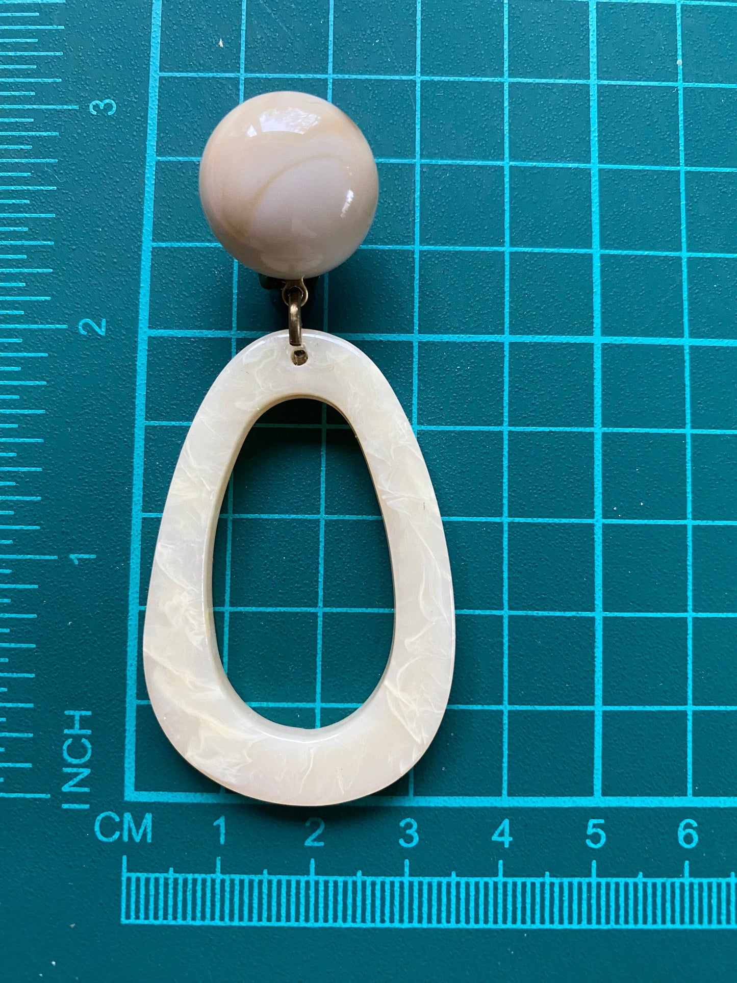 Dangling white neutral hoop clip on earrings, marbled cream hoops