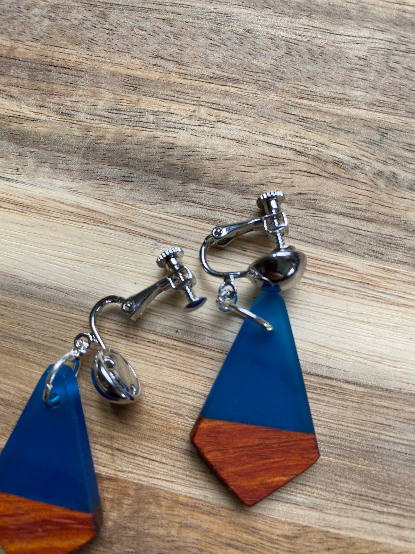 Dangling clip on wood and resin earrings, large wood and resin diamonds, blue or pink screw back earrings