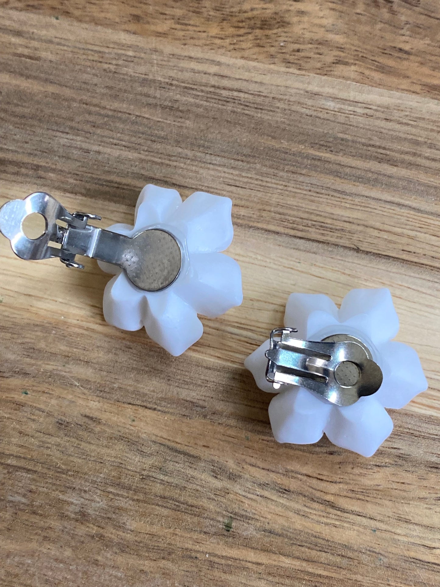 Simple clip on white adorable flower earrings, bridal earrings, wedding earrings