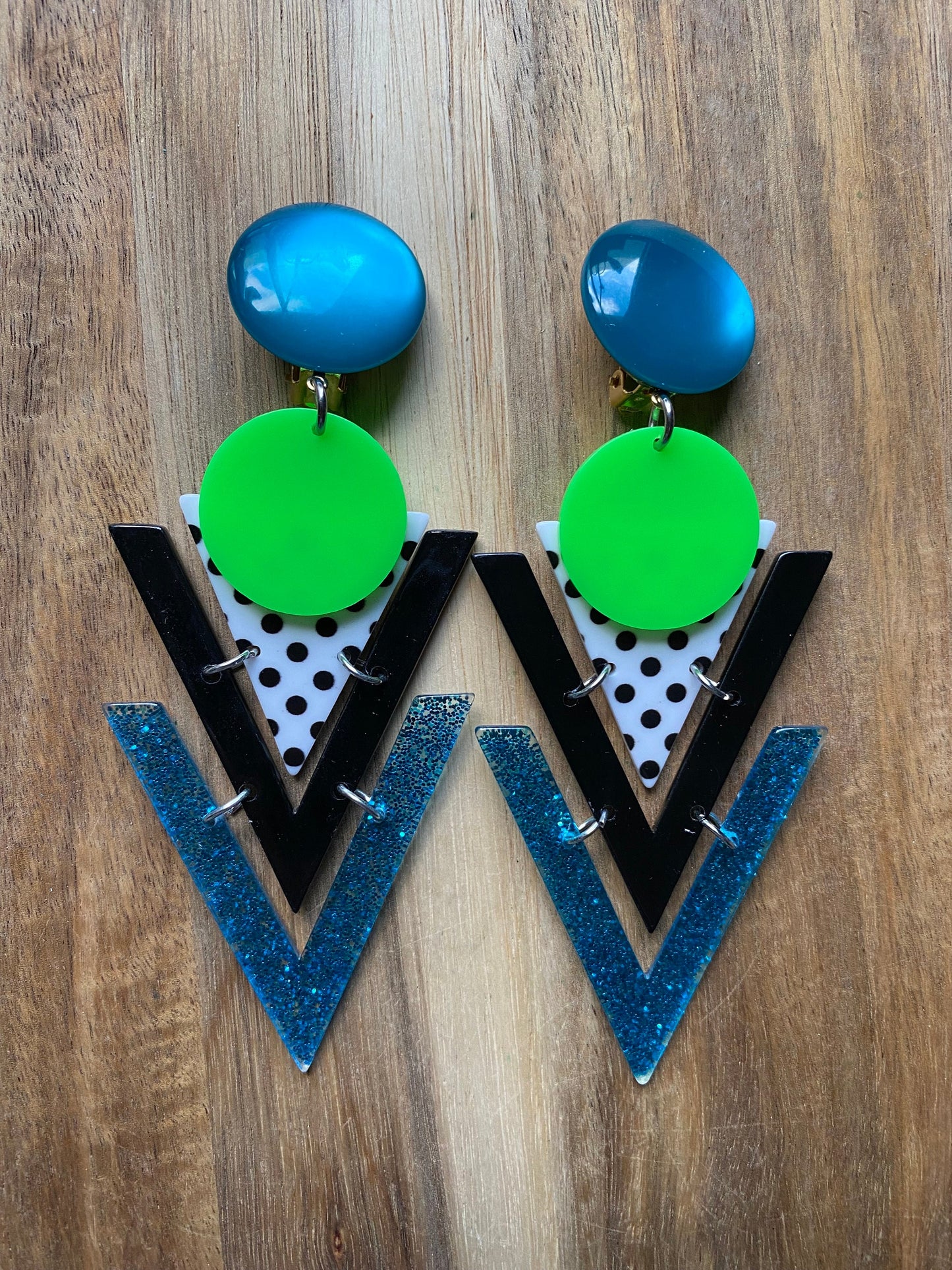 Retro plastic mega oversized clip on triangular 1980s inspired earrings, giant hinged screwback earrings