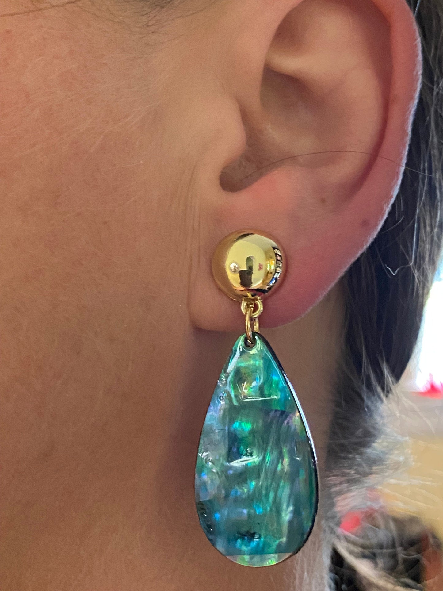 Gorgeous dangling clip on faux abalone teardrop earrings