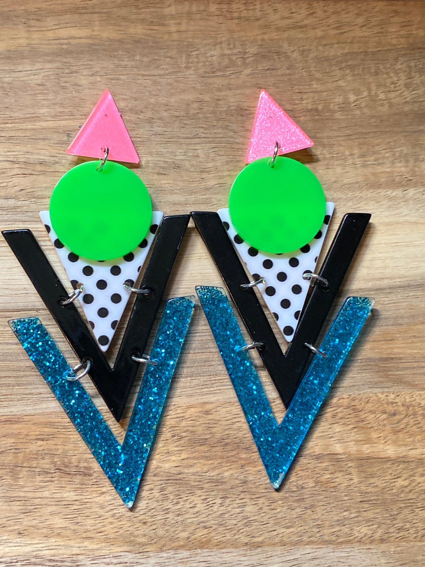 Retro plastic mega oversized clip on triangular 1980s inspired earrings, giant hinged screwback earrings