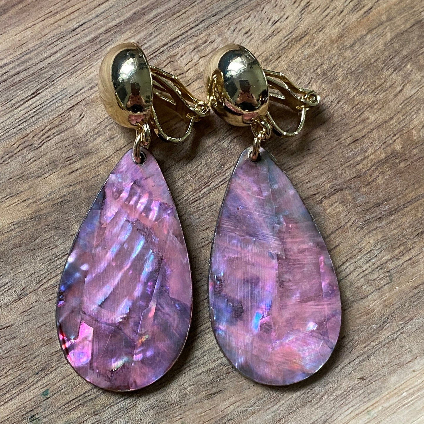 Gorgeous dangling clip on faux abalone teardrop earrings