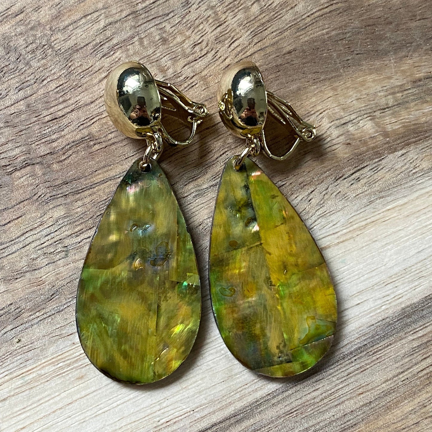 Gorgeous dangling clip on faux abalone teardrop earrings