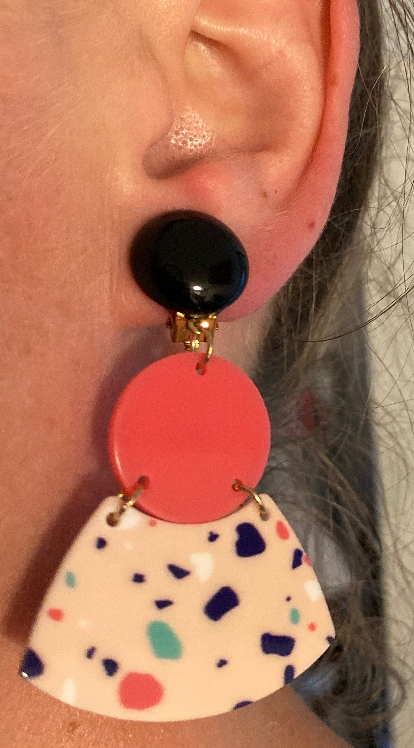 Trendy dangling plastic 80s style clip on earrings