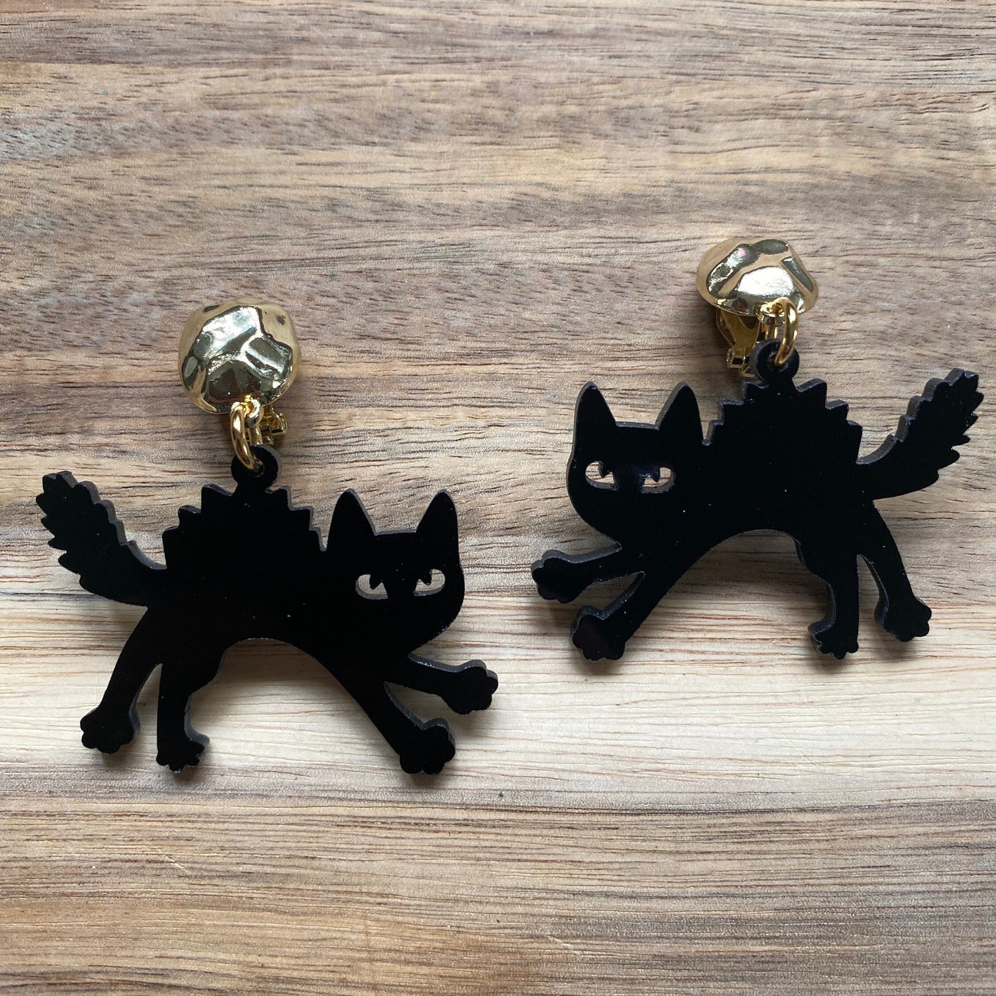 Dangling clip on plastic black cat Halloween earrings