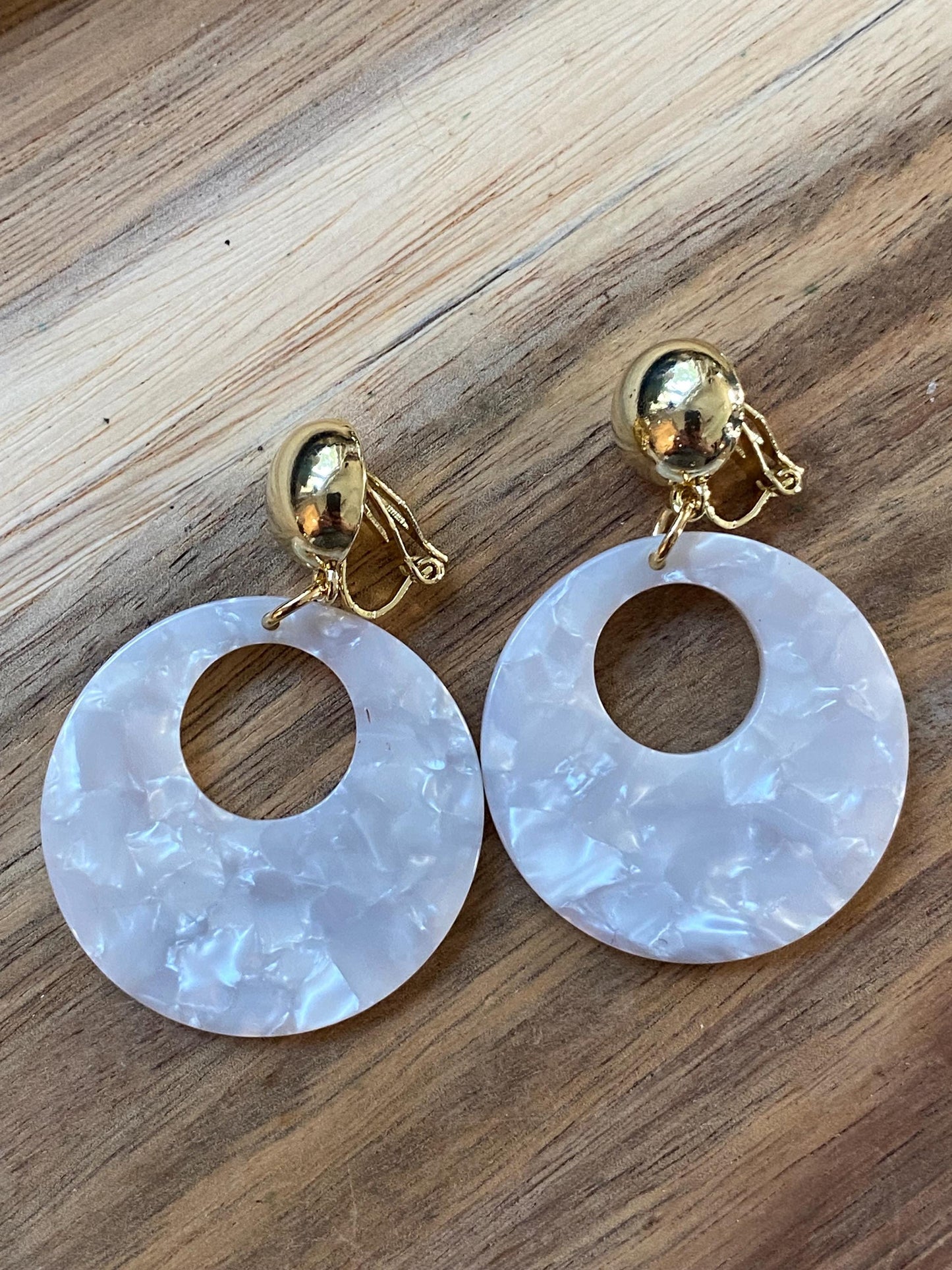 Dangling acetate tortoiseshell hoop clip on earrings