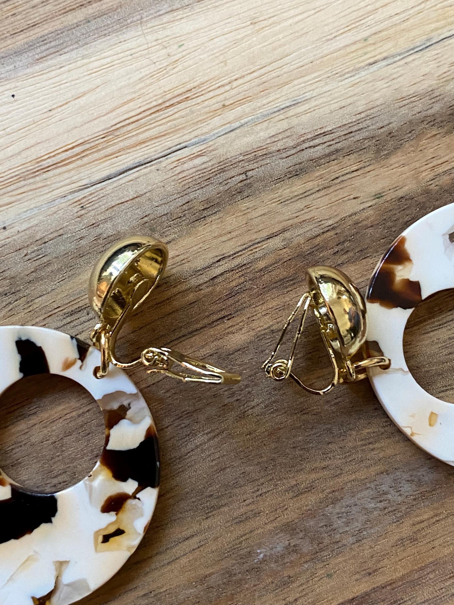 Dangling acetate tortoiseshell hoop clip on earrings