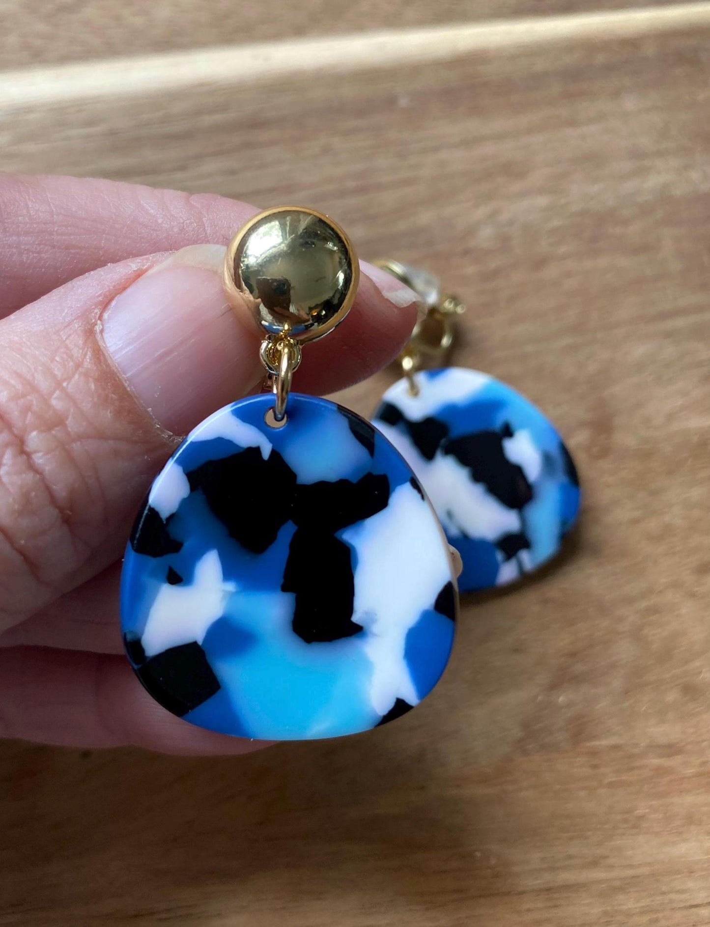 Trendy clip on dangling blue tortoiseshell earrings