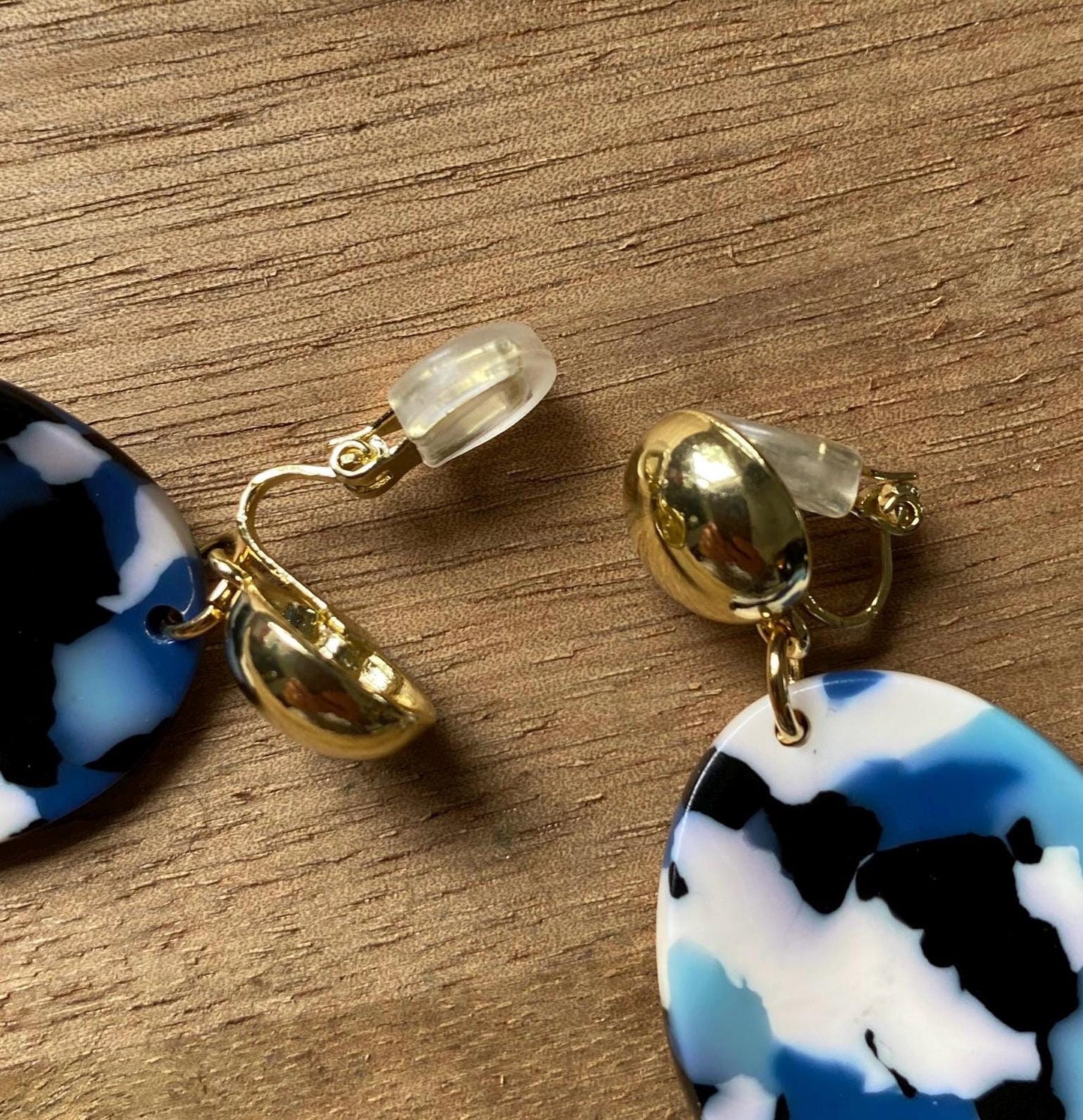 Trendy clip on dangling blue tortoiseshell earrings