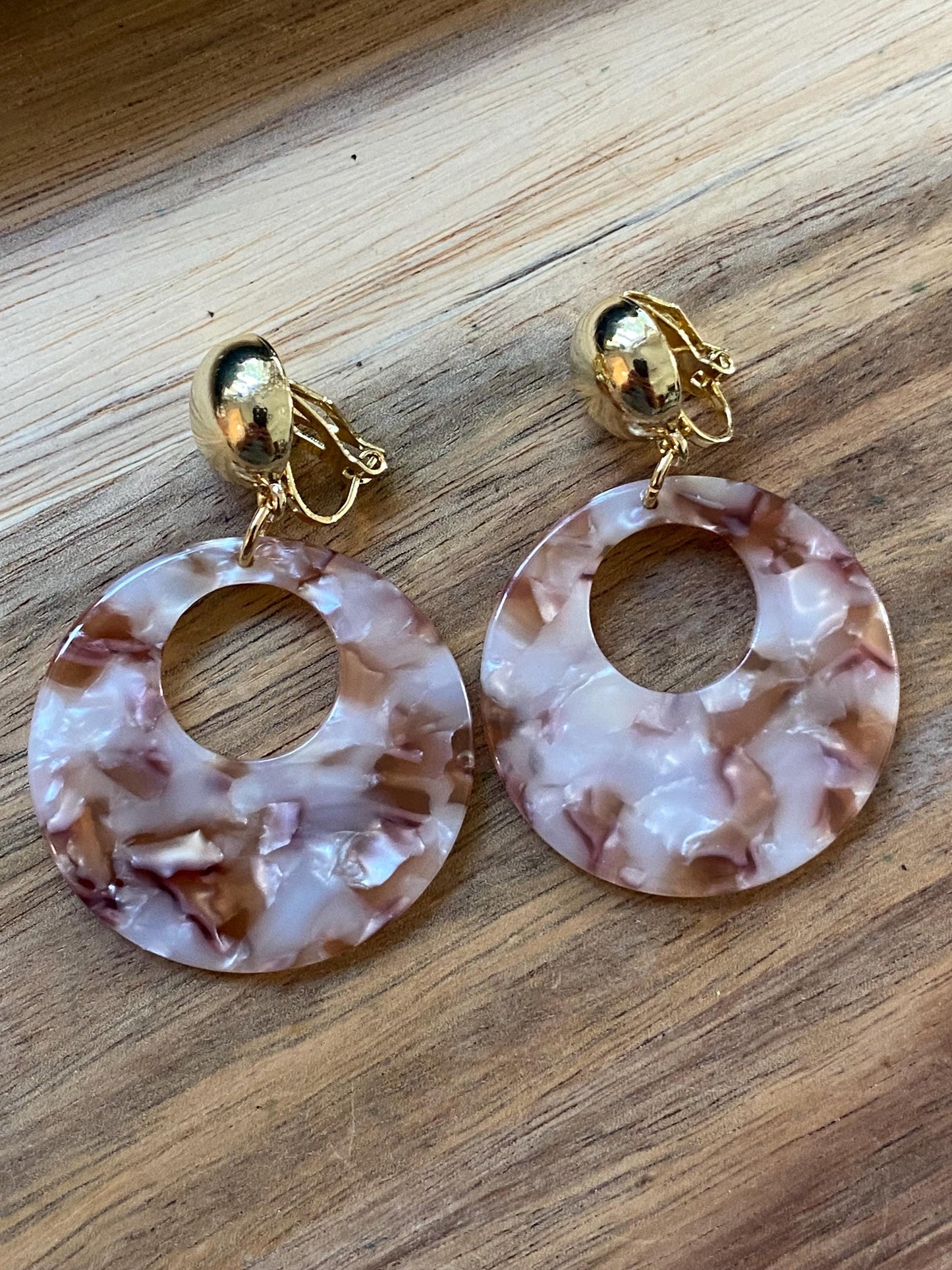 Dangling acetate tortoiseshell hoop clip on earrings