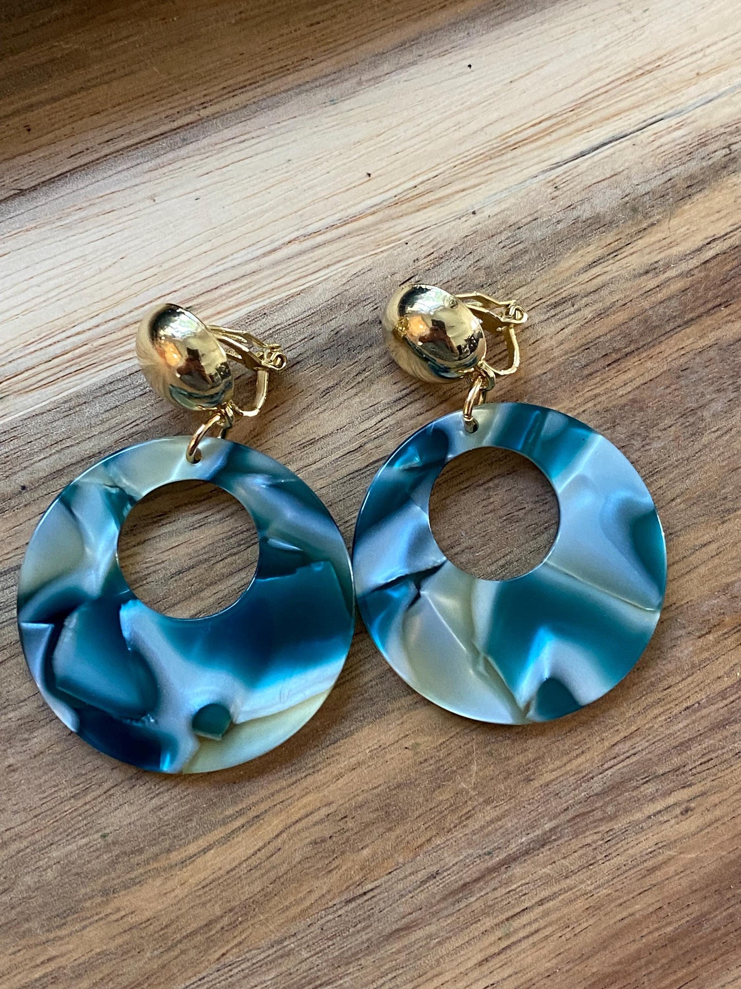 Dangling acetate tortoiseshell hoop clip on earrings