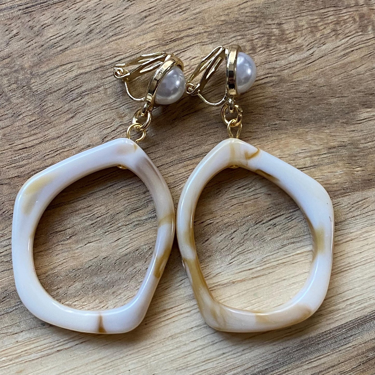 Dangling clip on irregular plastic hoop earrings, faux pearl dangling hoop earrings