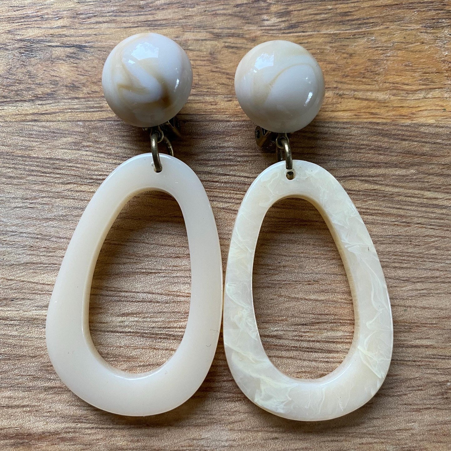 Dangling white neutral hoop clip on earrings, marbled cream hoops