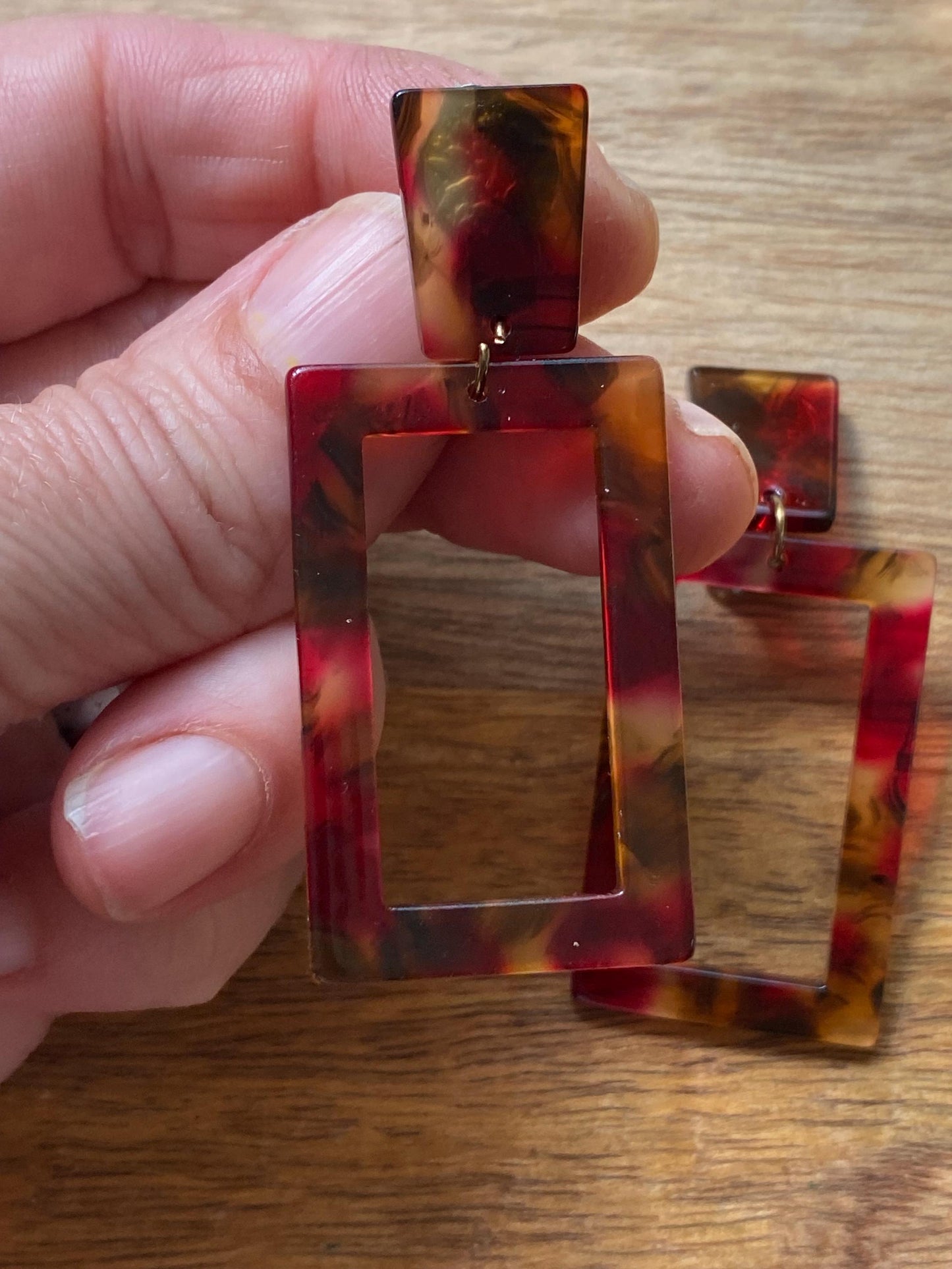 Clip on red tortoiseshell dangling earrings, multicoloured earrings, lightweight tortoiseshell dangle drop earrings