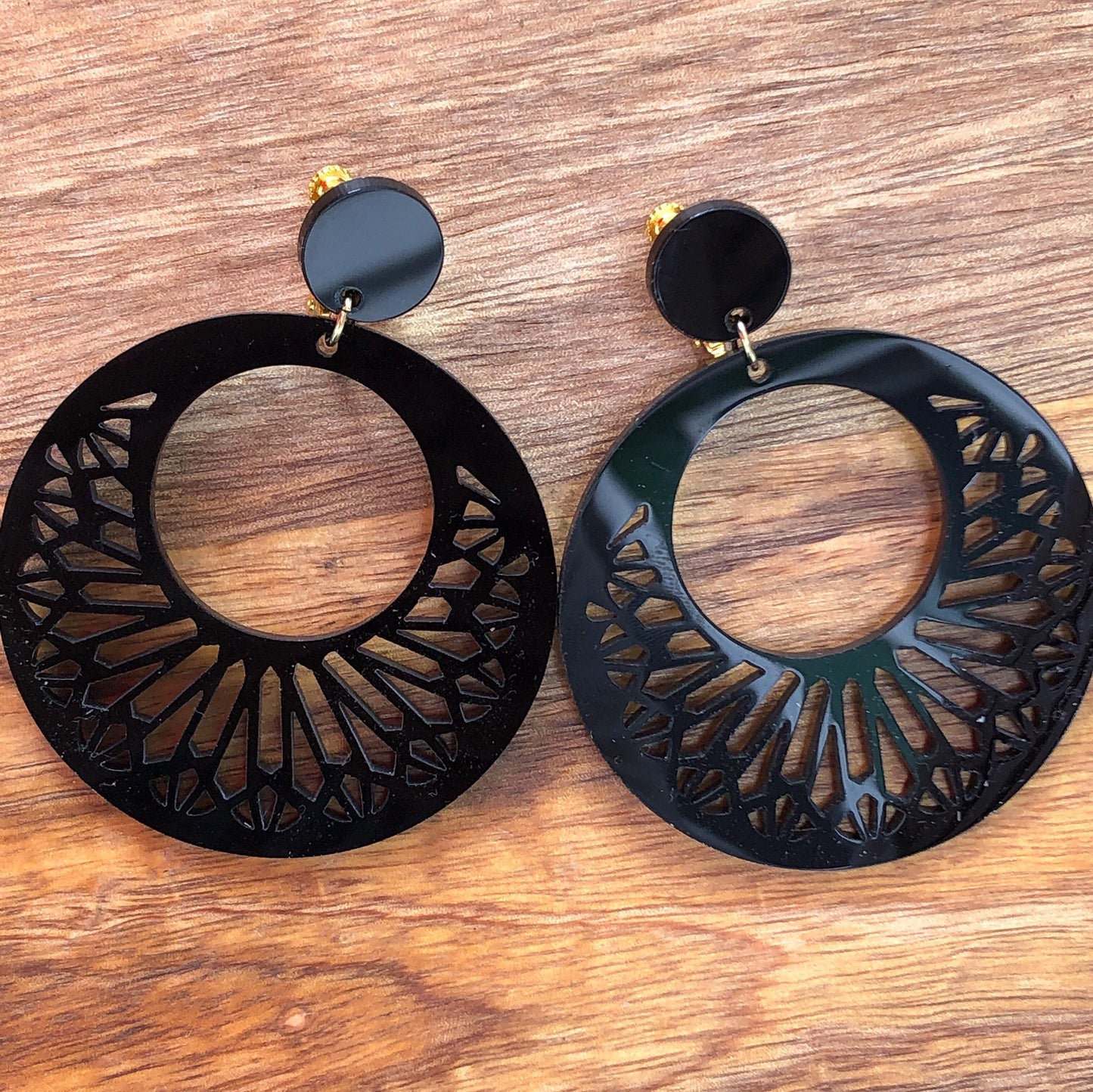 Big trendy dangling laser cut plastic  hoop clip on earrings