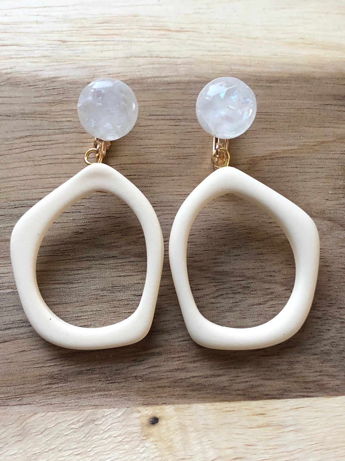 Dangling irregular plastic dangling hoop clip on earrings