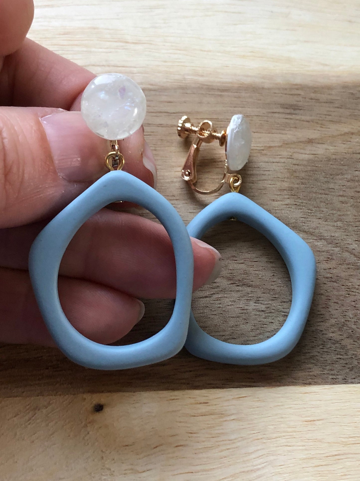 Dangling irregular plastic dangling hoop clip on earrings