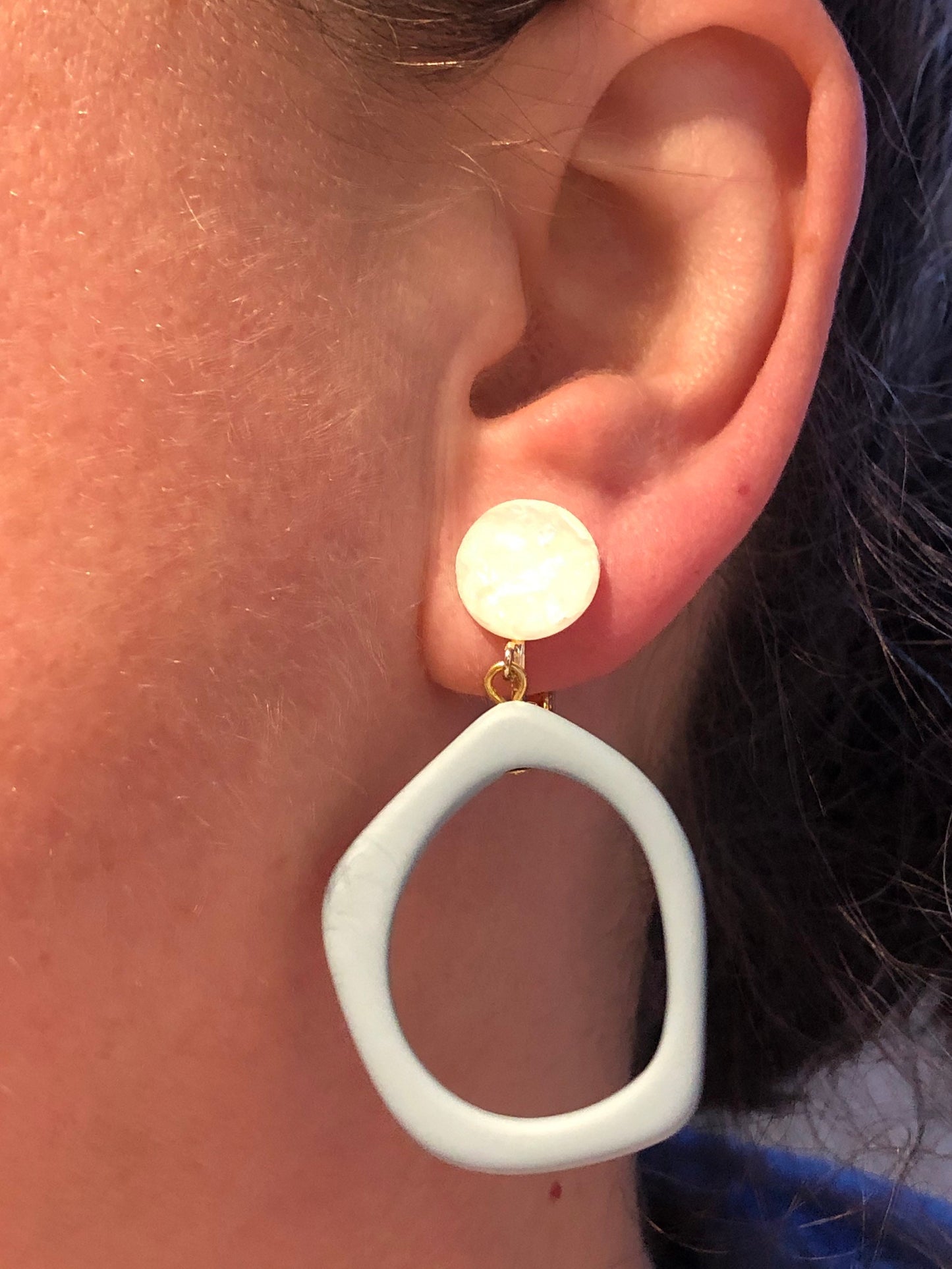 Dangling irregular plastic dangling hoop clip on earrings