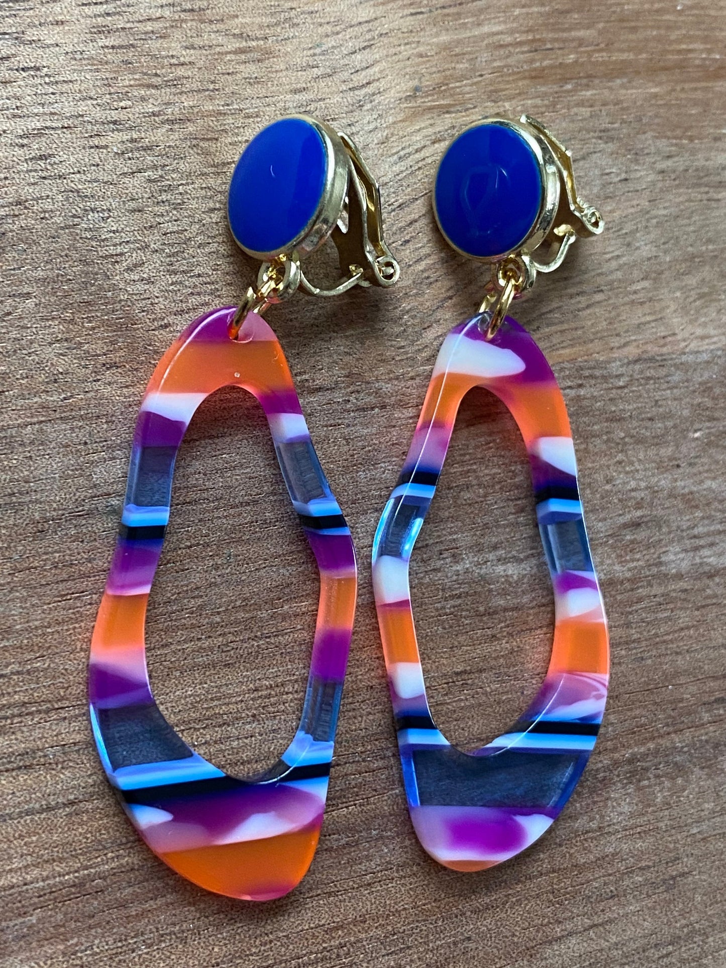 Dangling irregular plastic dangling hoop clip on earrings